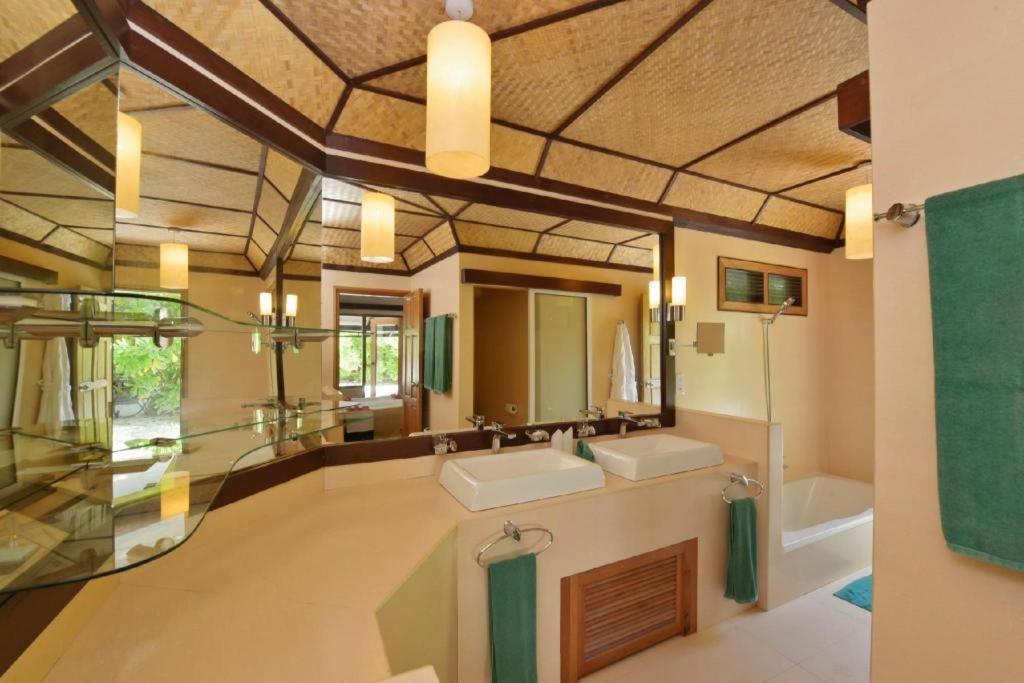 Angaga Island Resort And Spa Exterior foto