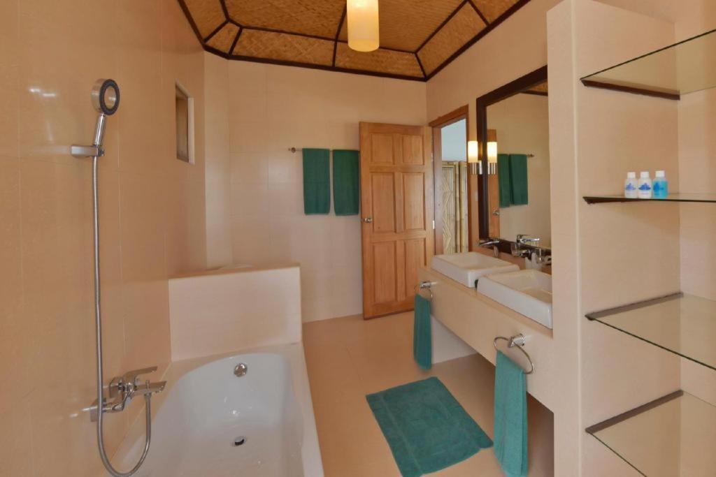 Angaga Island Resort And Spa Exterior foto