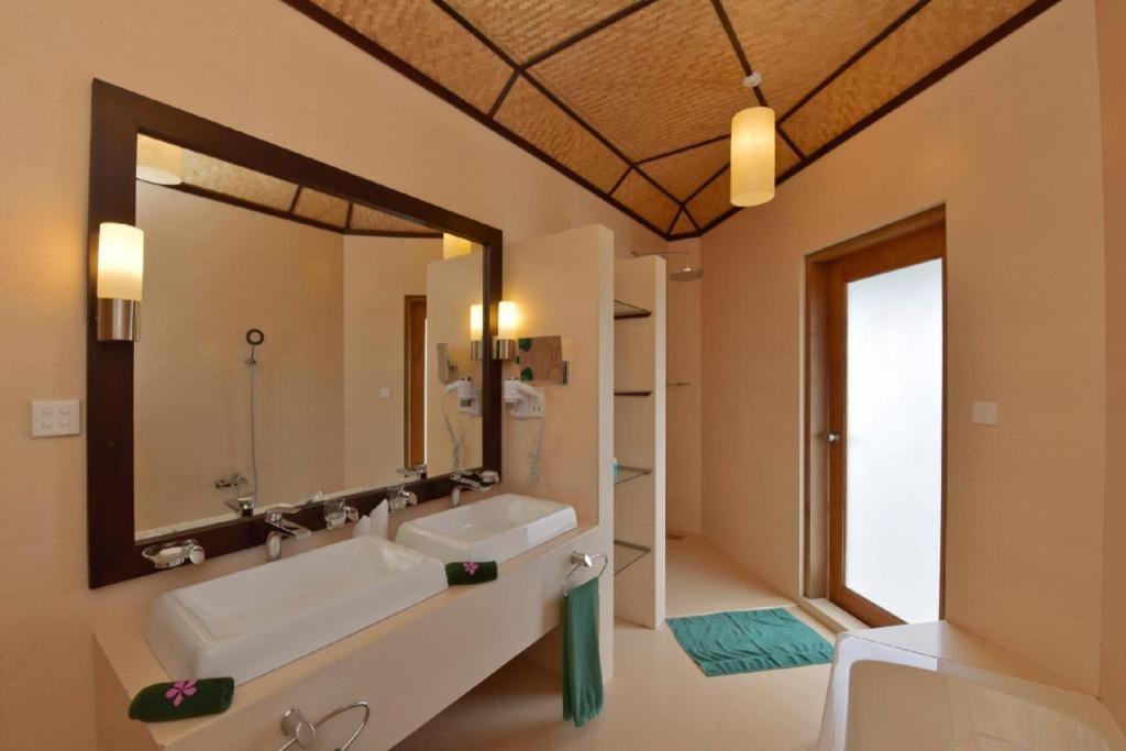 Angaga Island Resort And Spa Exterior foto