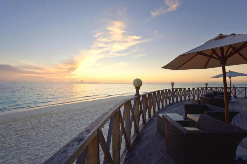 Angaga Island Resort And Spa Exterior foto